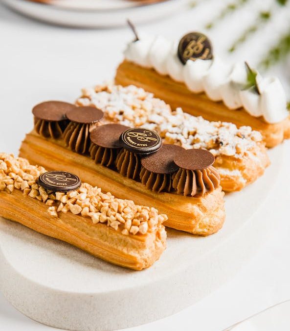 ÉCLAIR AU CHOCOLAT FONDANT : UNE EXPLOSION DE SAVEURS EN CHAQUE BOUCHEE